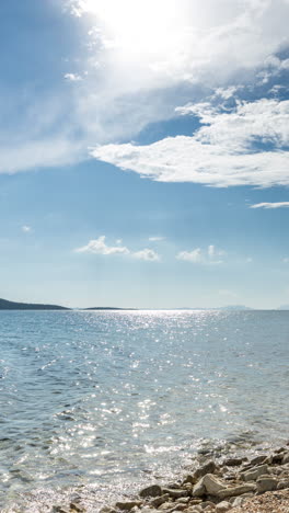 Strandszene-Auf-Der-Insel-Paros,-Griechenland-In-Vertikaler