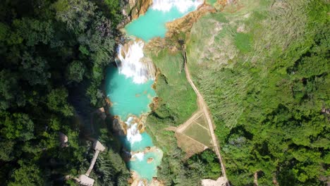 Fascinantes-Imágenes-Aéreas-Del-Río-Azul-Y-Las-Cascadas-Velo-De-Novia,-En-Chiapas,-México