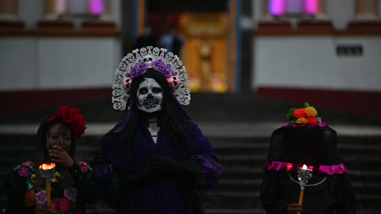Mexico day of death, catrina smiling