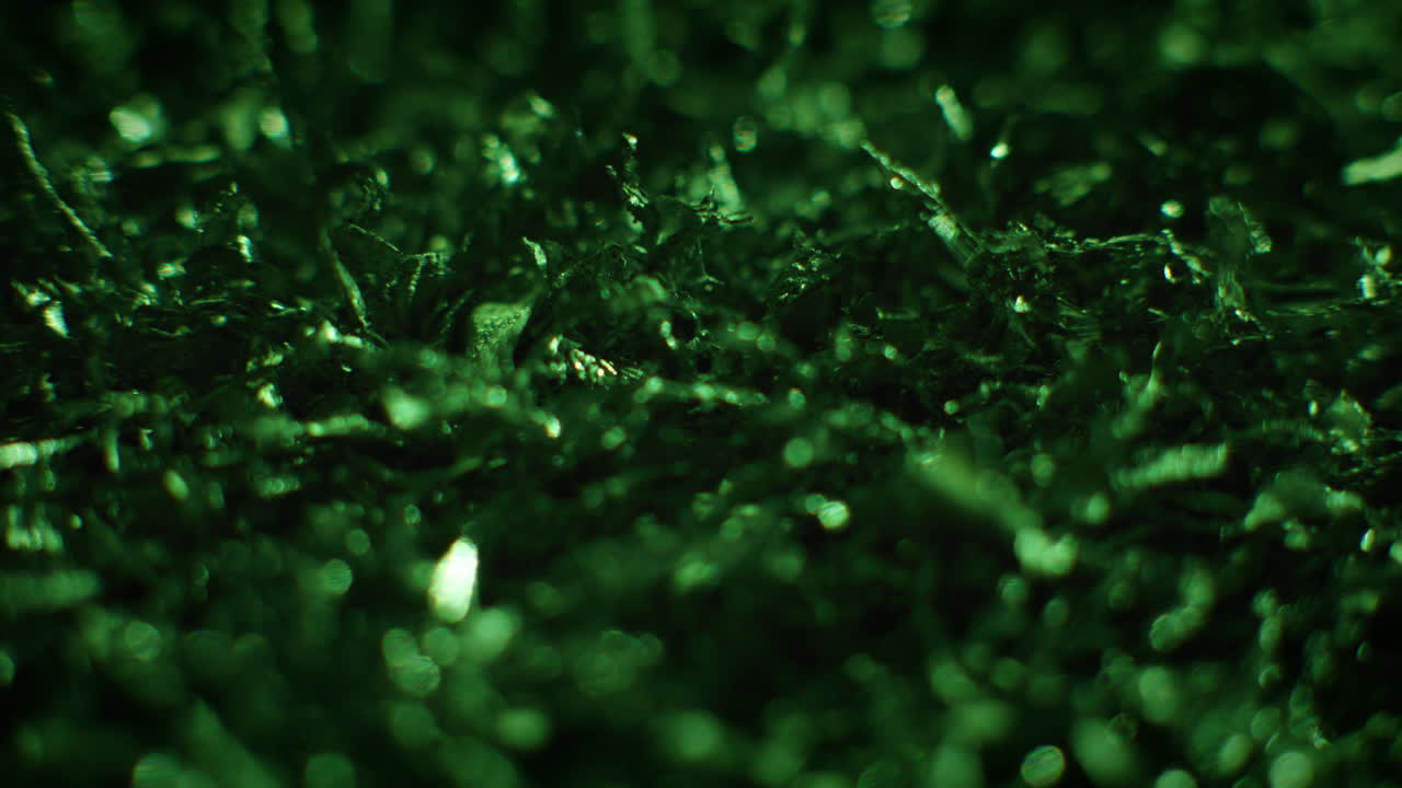 Emerald color metal fillings chaotic movement