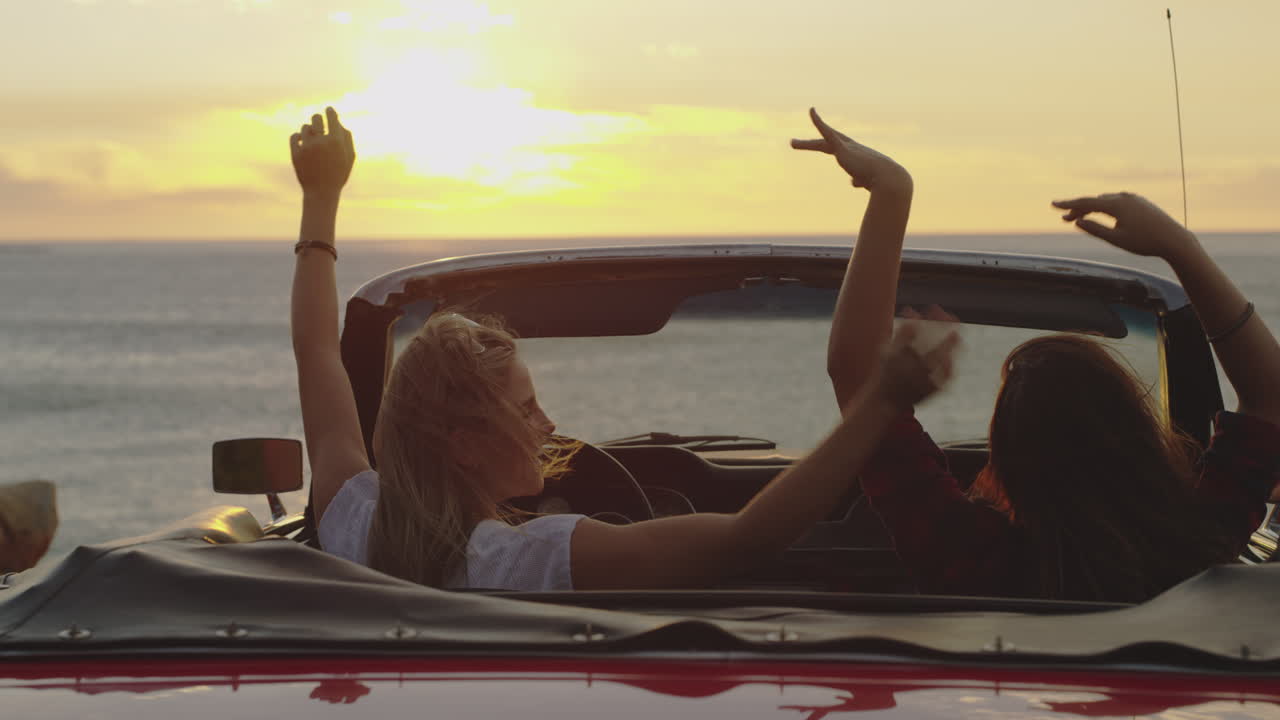 levanten las manos por la libertad.