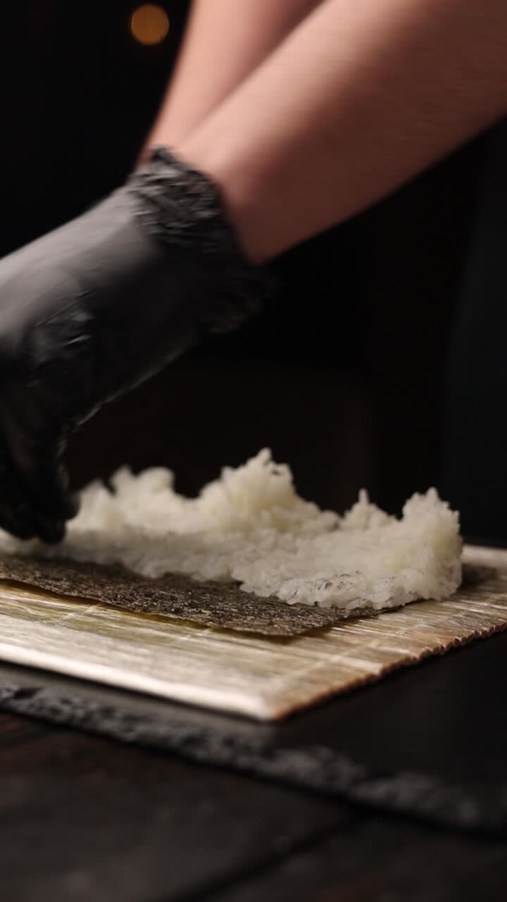 processo di preparazione del sushi