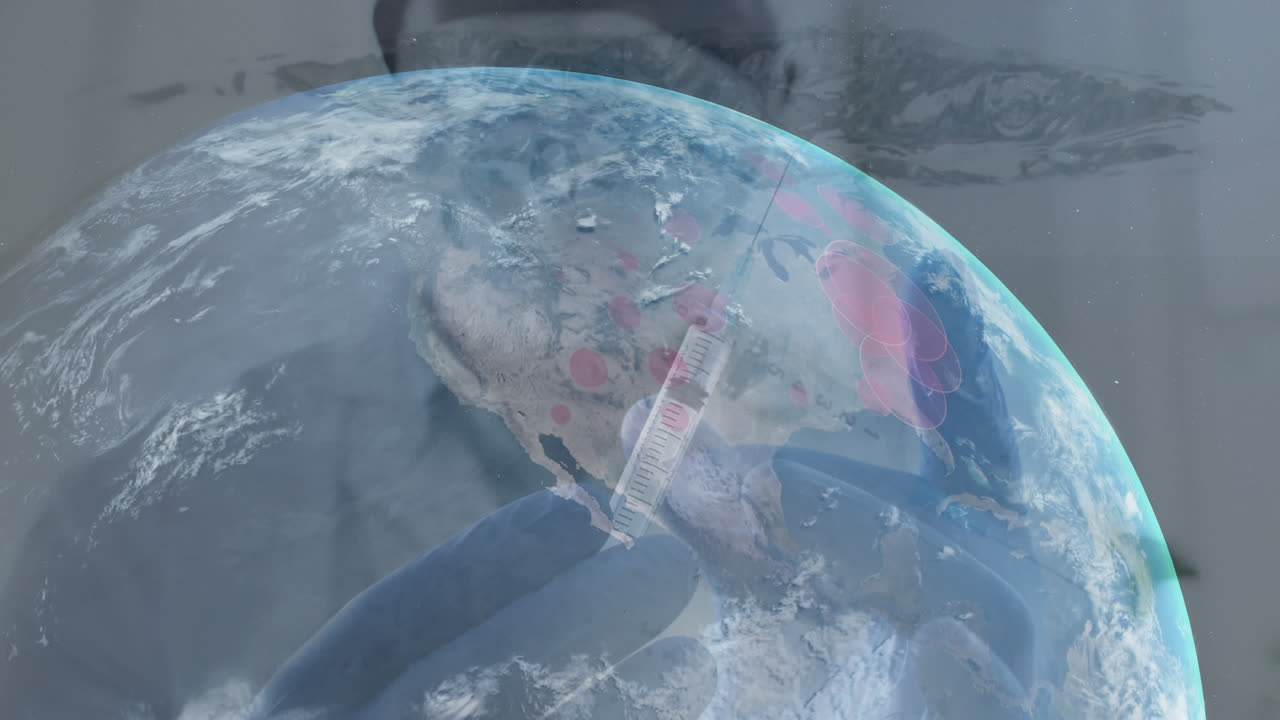 백신을 들고 얼굴 마스크를 착용한 과학자와 함께 회전하는 지구의 애니메이션