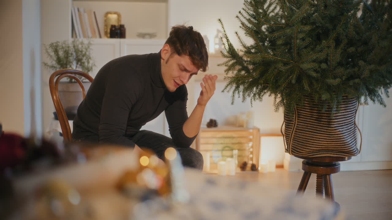 의자 에 앉아 있는 머리 에 손 을 은 걱정 한 남자