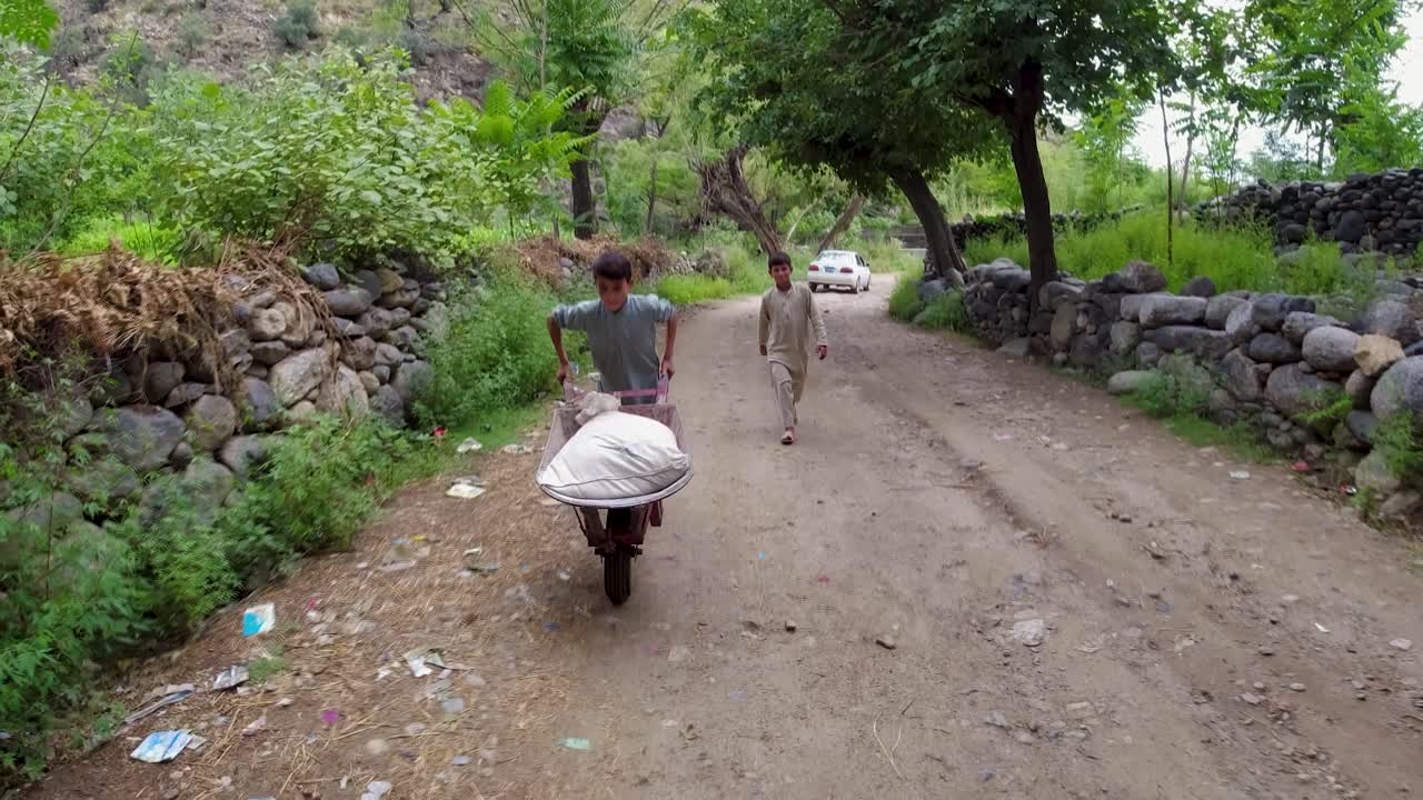 소년과 그의 무거운 짐