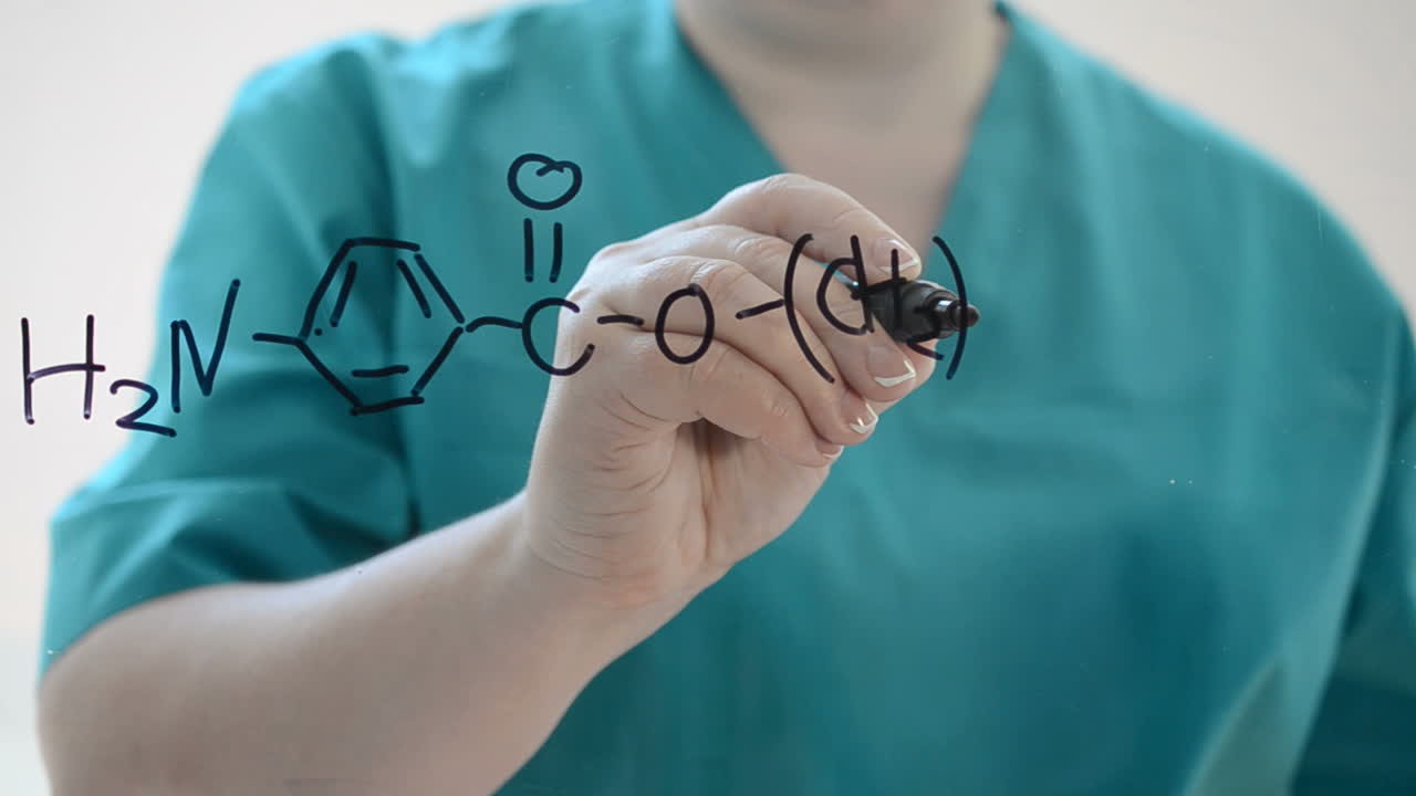 Fórmula química da Novocaína. Desenhamos com um marcador.