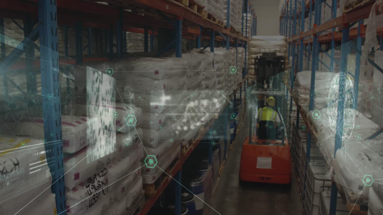 animación del procesamiento de datos sobre un trabajador masculino en un almacén