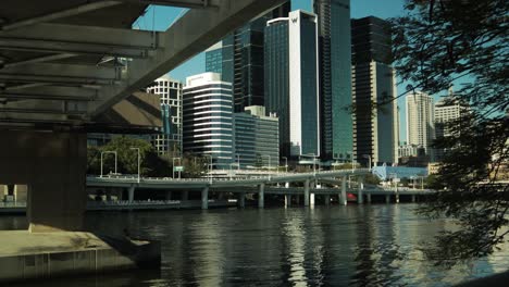 City-buildings-view-across-the-river,-Brisbane