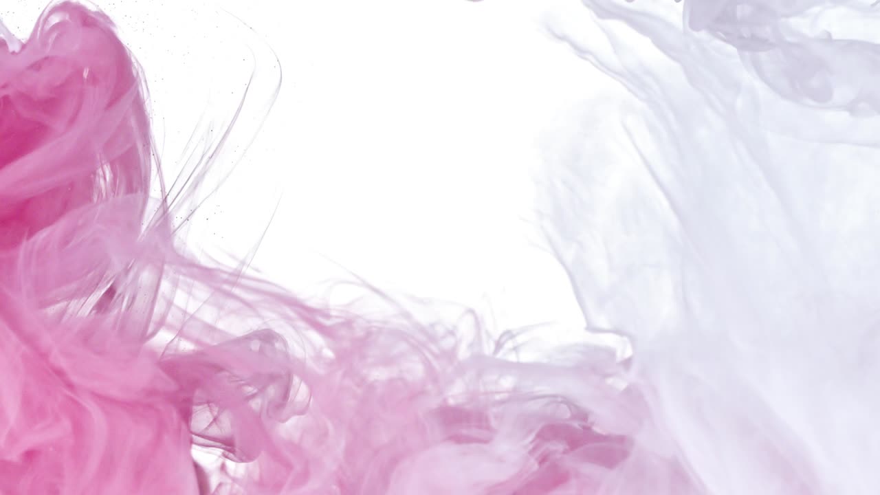 tinta blanca y rosa en el agua