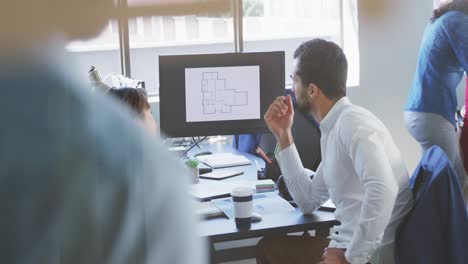 personas de negocios que trabajan en oficinas modernas