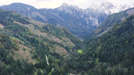 Mountain-chain-landscape