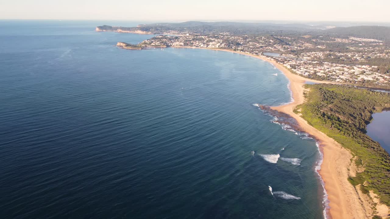 toma de paisaje aéreo de drones de costa océano playas cuchara bahía punto wamberal y terrigal nsw australia 3840x2160 4k