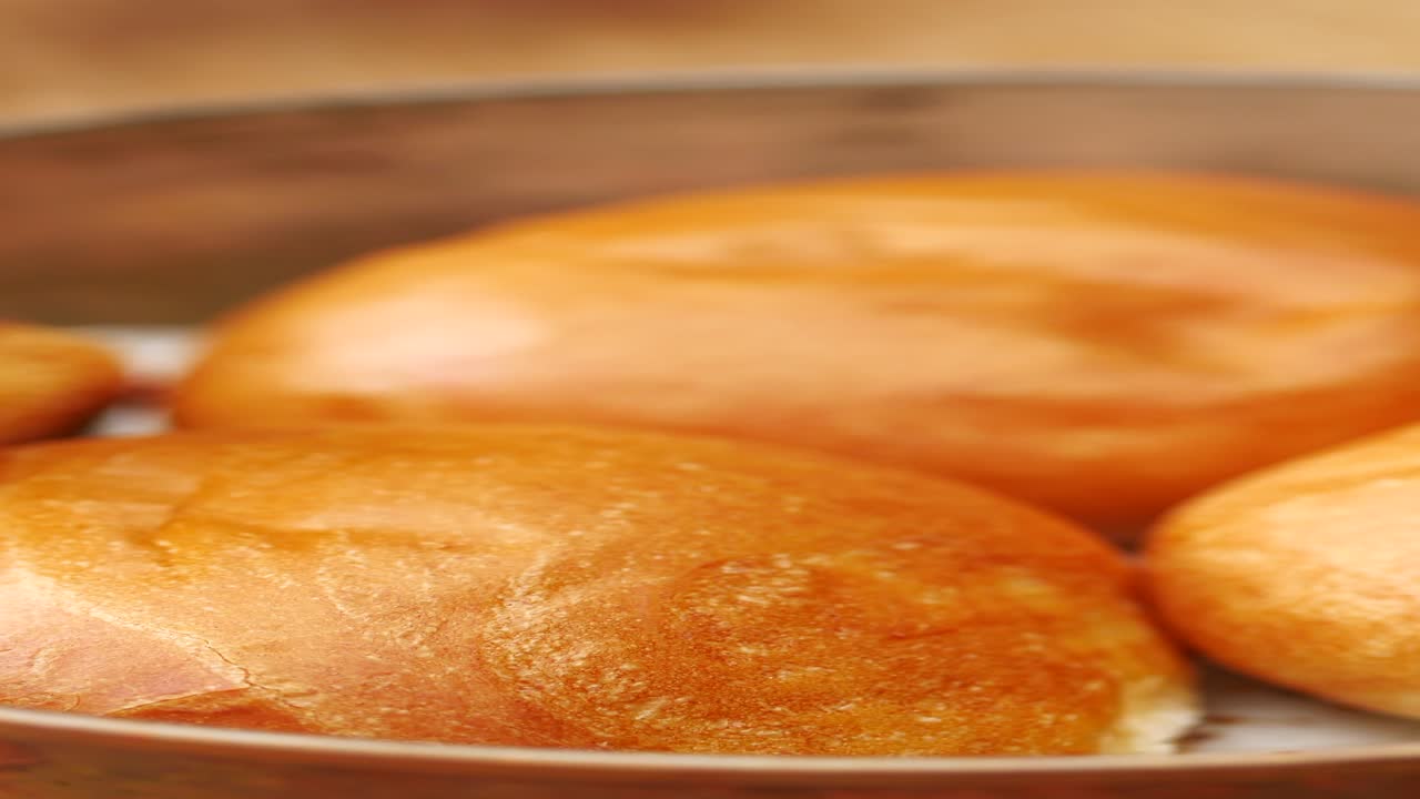 un primer plano de los deliciosos rollos de semillas de calabaza