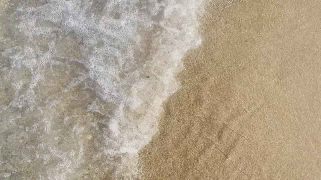 그리스 할키디키 반도의 청정 파란 발 해변