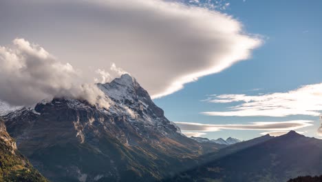 Zeitraffer-Von-Lenticluaris-Wolken-An-Der-Eiger-Nordwand-In-Grindelwald-In-Den-Schweizer-Alpen