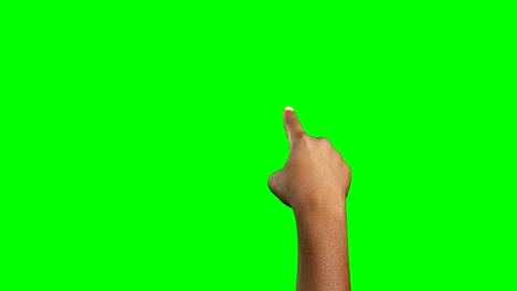 persona haciendo un gesto de la mano contra el fondo de la pantalla verde