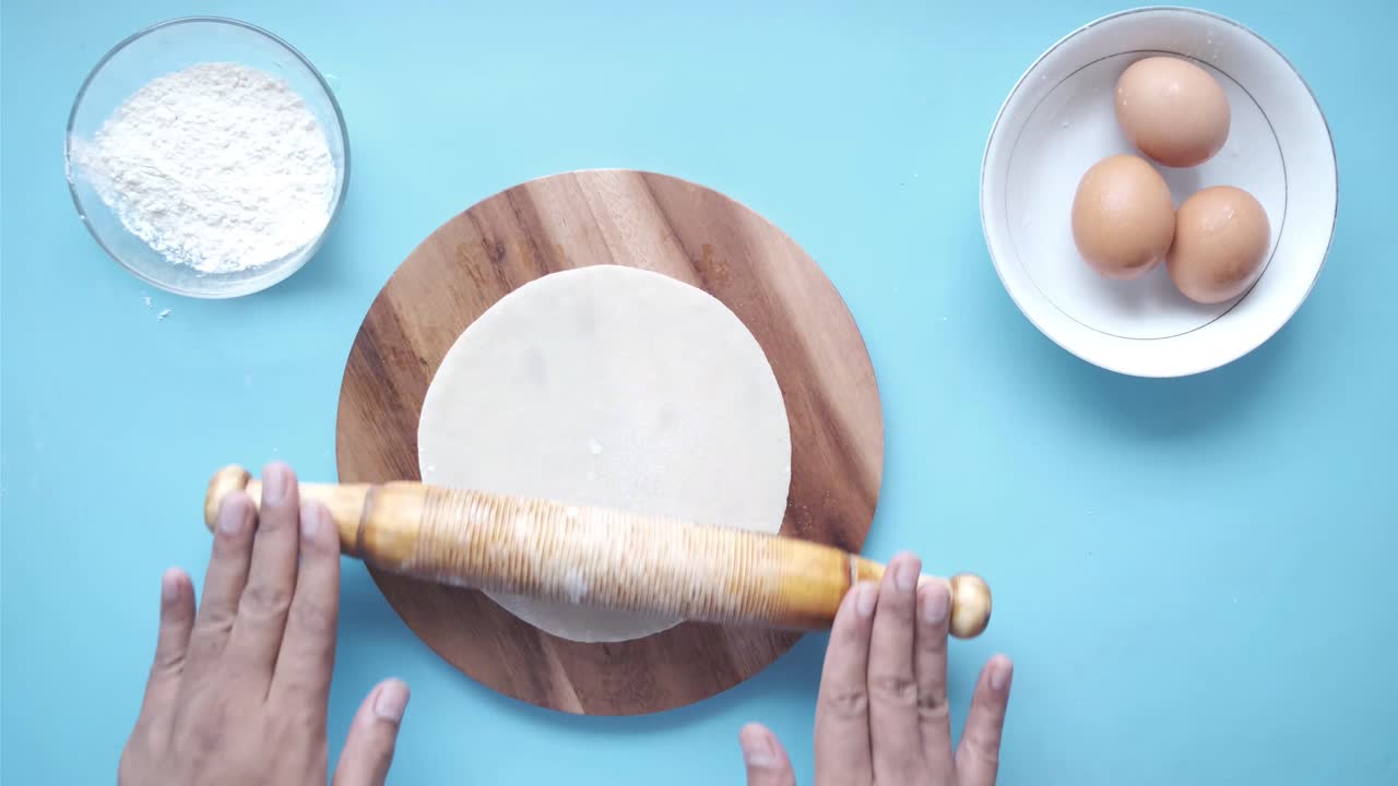 굴러 내리는 반죽