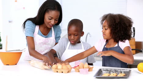 Madre-E-Hijos-Haciendo-Repostería