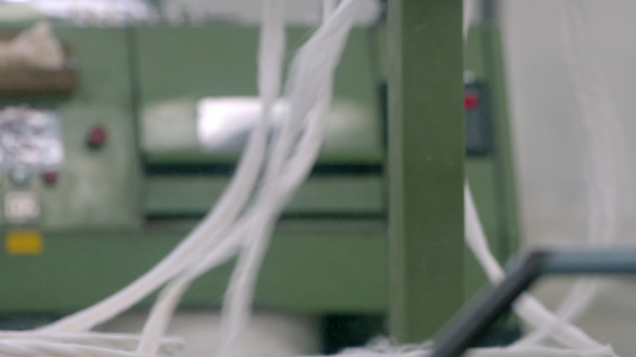 섬유 공장 에서 현대 스피닝 기계 에서  ⁇ 는 면화