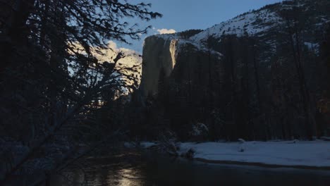 yosemite horsetail falls firefall en invierno en el capitan desde el río merced timelapse