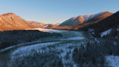 Sylvensteinsee-Und-Isar-In-Den-Malerischen-Alpen,-Bayern,-Deutschland