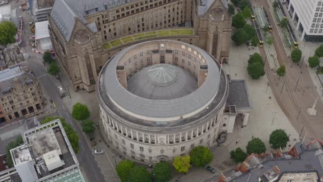 マンチェスター中央図書館 01 を周回するオーバーヘッド ドローン ショット