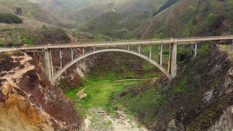 El-Puente-Big-Sur-Y-Rocky-Creek-De-La-Ruta-1-Del-Estado-De-California-Desde-El-Aire:-La-Perspectiva-De-Un-Dron