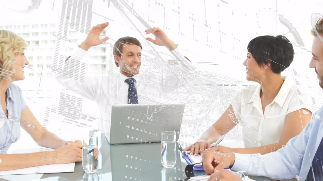 회의에서 행복한 비즈니스 동료들에 대한 데이터 처리 애니메이션