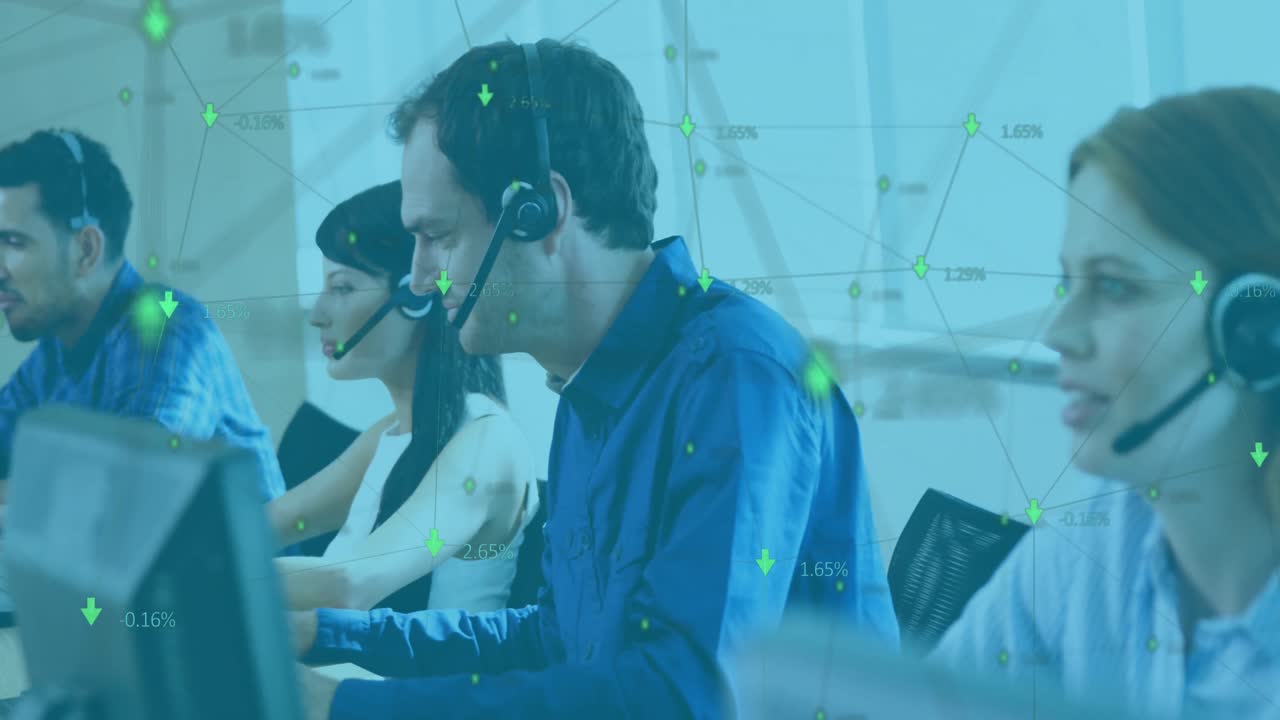 datos financieros sobre el equipo de trabajadores en la oficina.