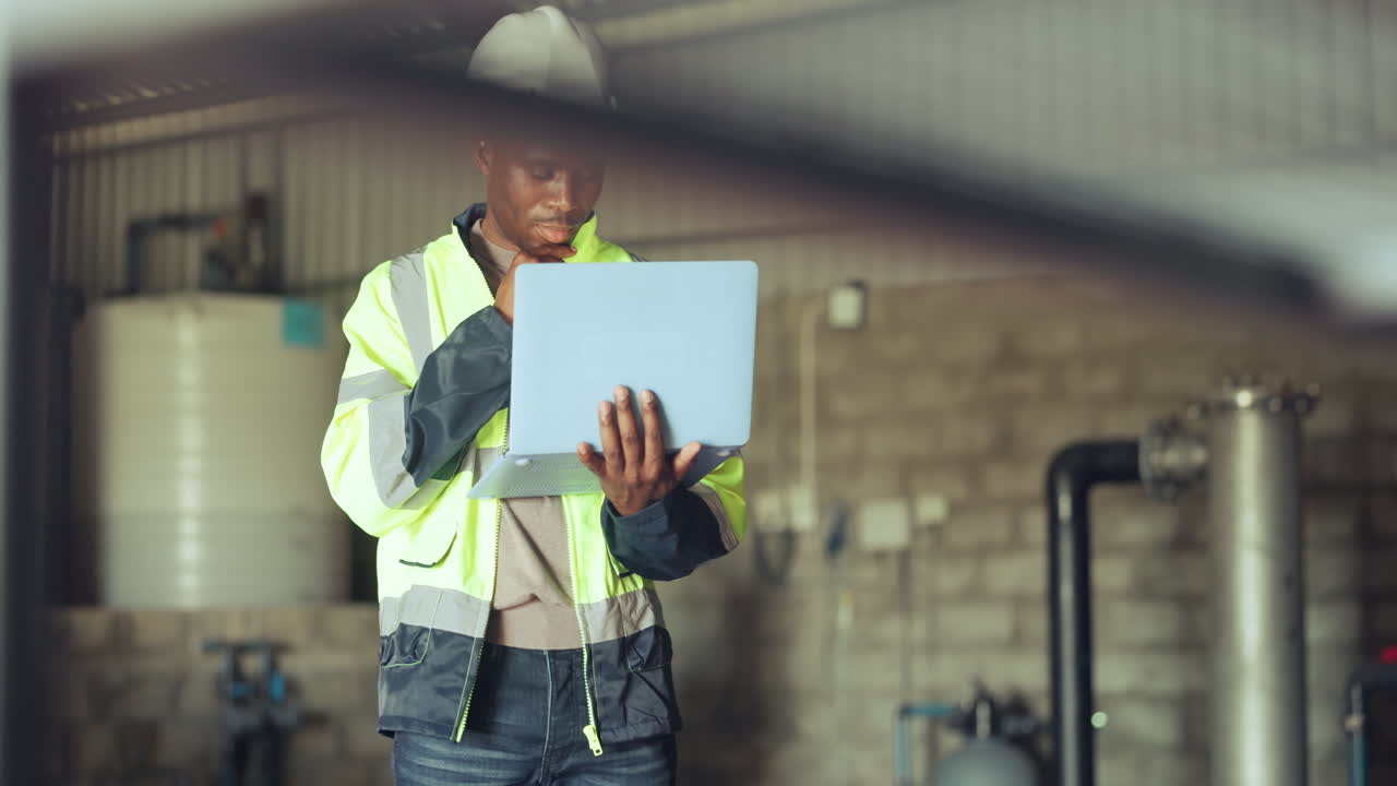hombre, inspección y portátil para el mantenimiento