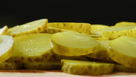 sliced pickles