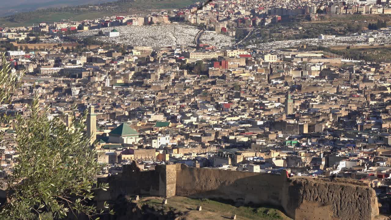 la antigua medina en fes al atardecer, marruecos