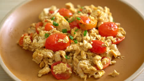 stir-fried tomatoes with egg or scrambled eggs with tomatoes - healthy food style