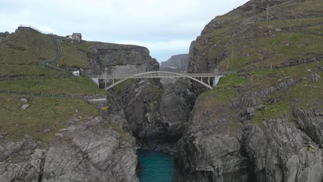 puente principal de mizen en el oeste de corcho - metraje cinematográfico de drones 4k