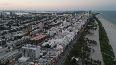 Drone-Vuela-Sobre-Miami-South-Beach,-Florida,-Destino-De-Viaje-Icónico