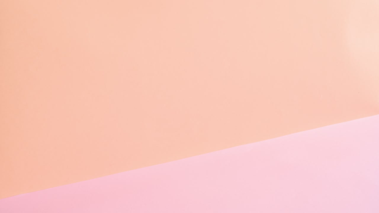 달한 디저트 컵 케이크와 크림과 푸딩 컵은 오렌지 분홍색 테마에 나타납니다. 만적 인 디저트 스 모션