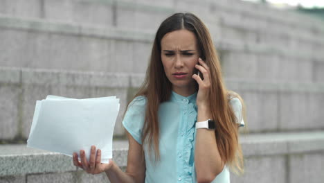 Business-woman-talking-on-smartphone-in-city.-Woman-arguing-in-mobile-phone