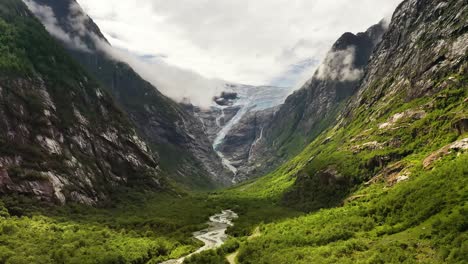 Schöne-Natur-Norwegen-Gletscher-Kjenndalsbreen.