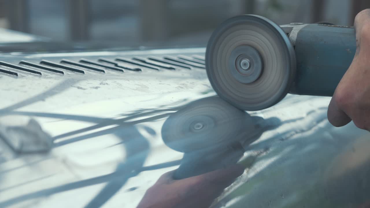 알루미 ⁇  자동차 를 거울 로 마무리 하는 것