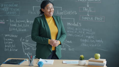 teacher explains past tense verbs in a classroom