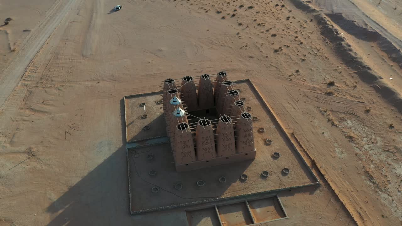 Ripresa aerea delle torri dei piccioni ad Al-Dilam, situata a sud della capitale dell'Arabia Saudita.