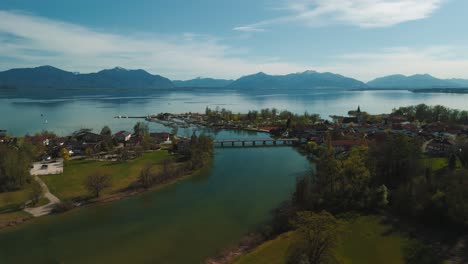 Lago-Chiemsee,-Pueblo-De-Seebruck-En-Baviera,-Alemania