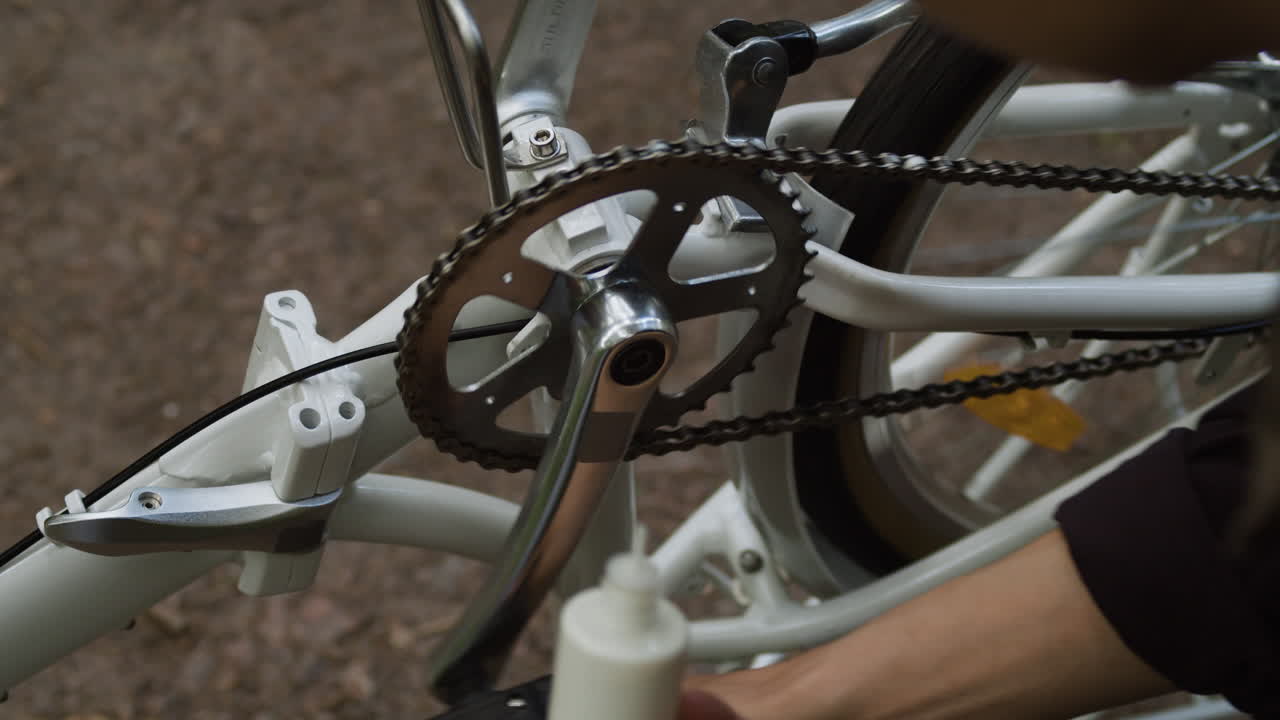 Bicycle chain lubrication and maintenance