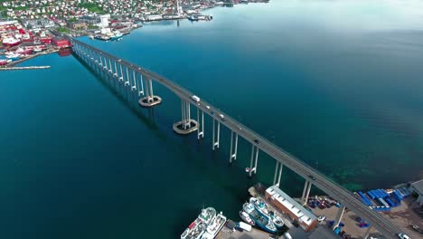 Puente-De-La-Ciudad-De-Tromso,-Imágenes-Aéreas-De-Noruega.