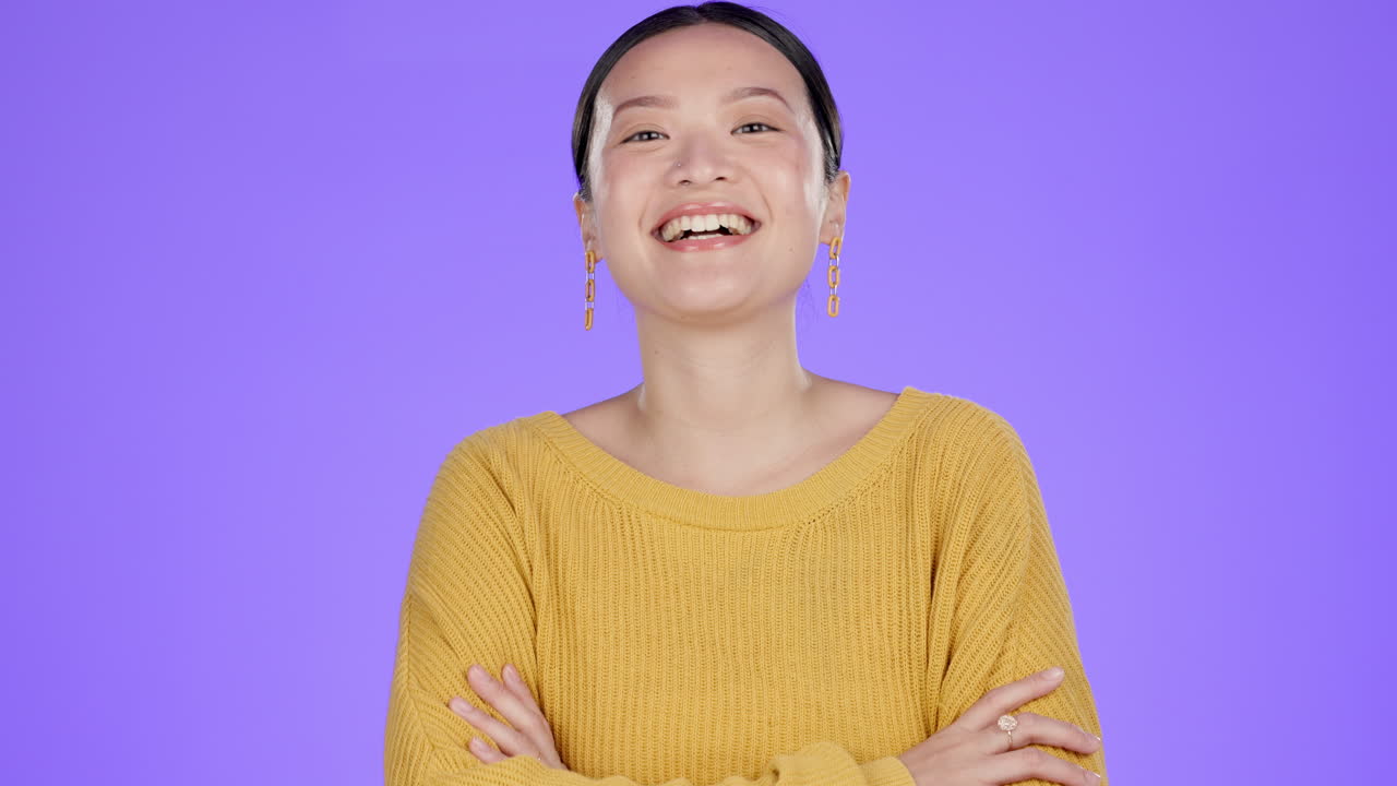 얼굴, 우스 ⁇ 스럽고 웃는 아시아 여성