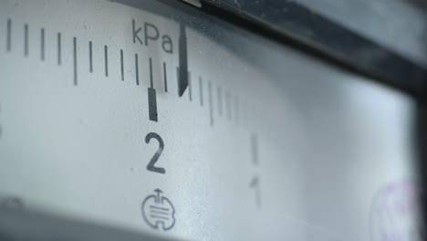 pressure gauge reading 2 kpa