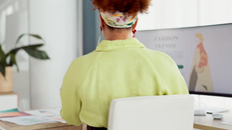 espalda, mujer negra y diseñador con computadora