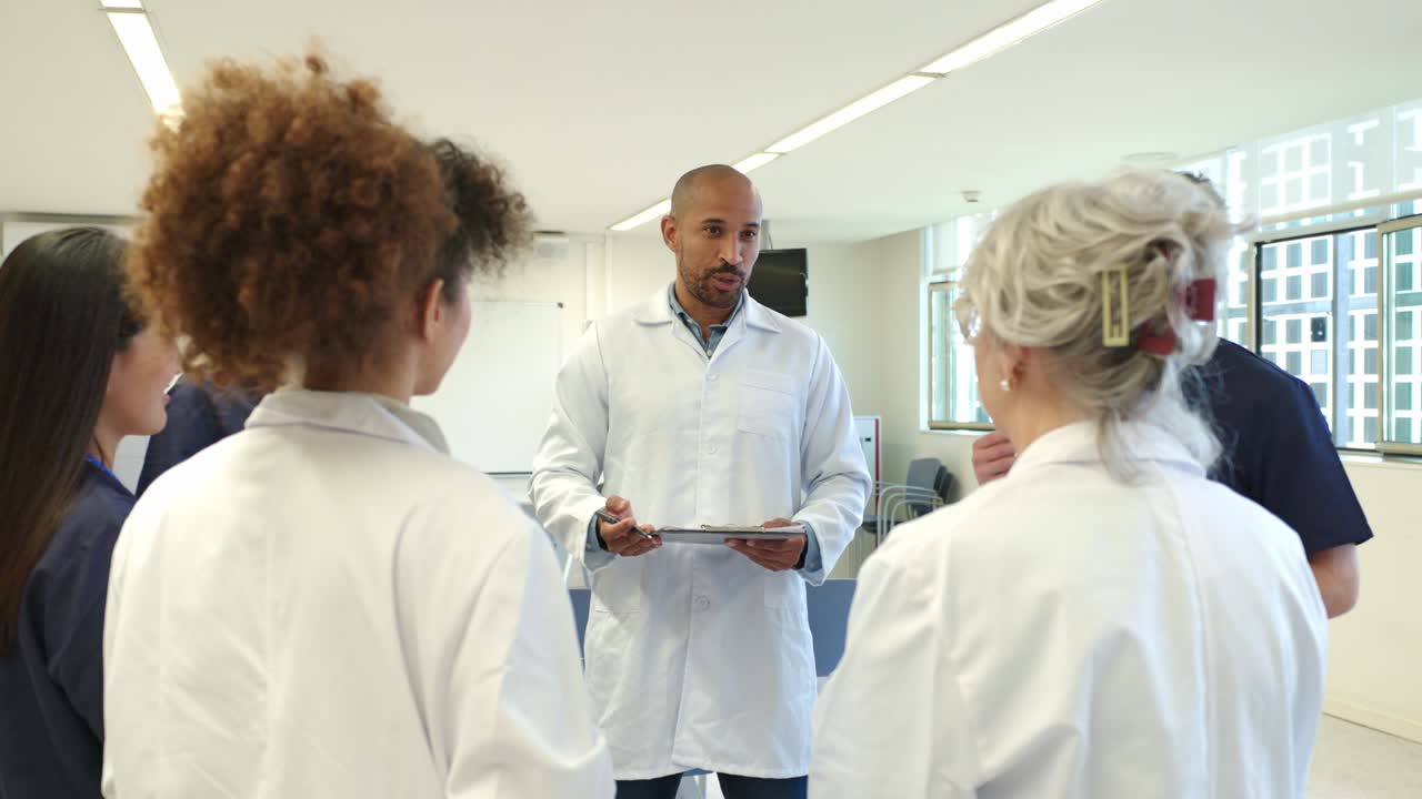 reunión del equipo médico