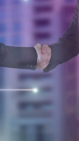 animação de rede de conexões brilhantes sobre empresária e empresário apertando as mãos