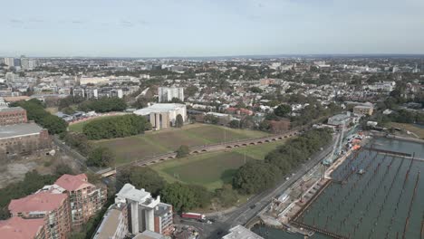 Drohnenflug-über-Den-Fischmarkt-Und-Den-Wentworth-Park-In-Sydney,-CBD